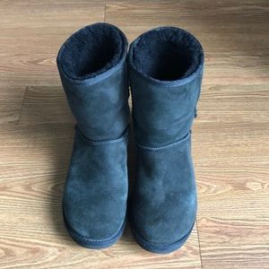Black Ugg boots